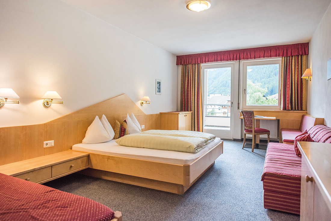  Hotel Fronza Bedroom